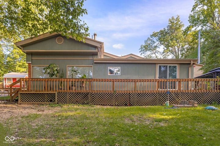 Property Photo: 202 W Lakeview Drive IN 46164