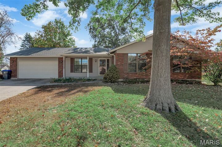 1801 Creekpoint Drive  St Peters MO 63376 photo