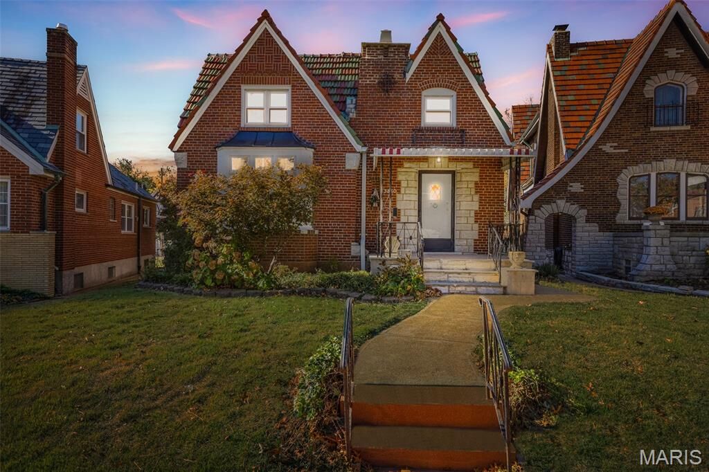 Property Photo: 5850 Neosho Street MO 63109