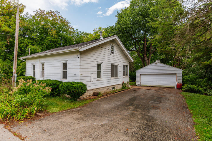 5866 N River Forest Dr  Glendale WI 53209 photo