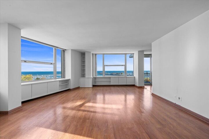 Property Photo: 1610 N Prospect Ave WI 53202