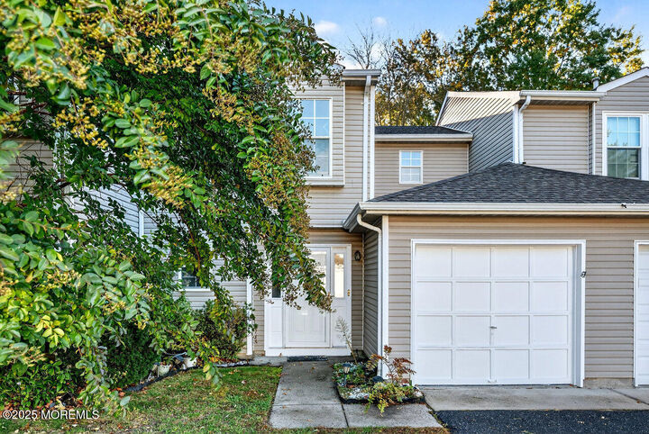 34 S Pointe Circle  Tinton Falls NJ 07753 photo