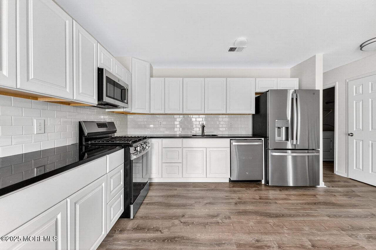 Property Photo:  34 S Pointe Circle  NJ 07753 