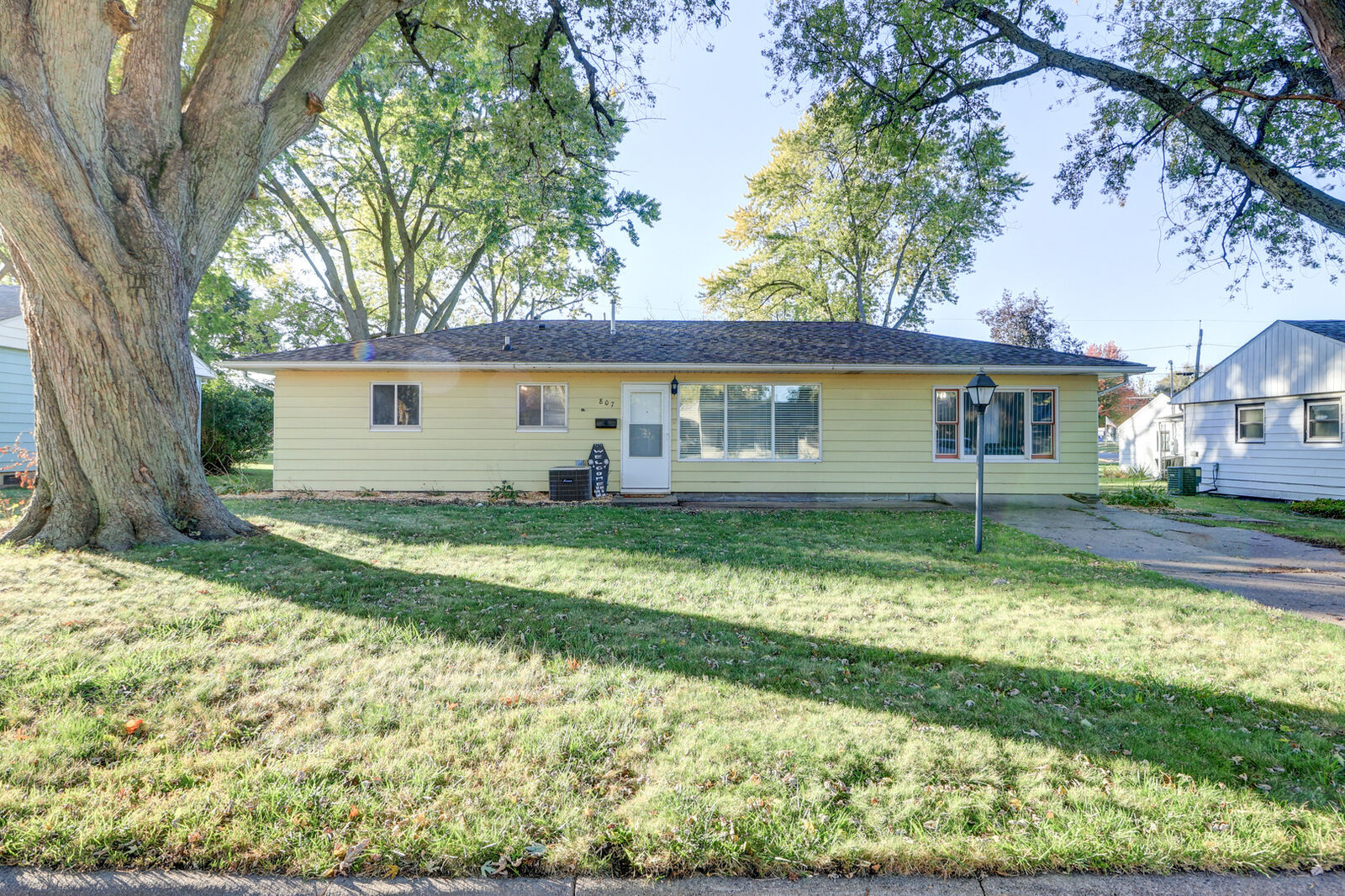 Property Photo:  807 W 18th Street  IL 61081