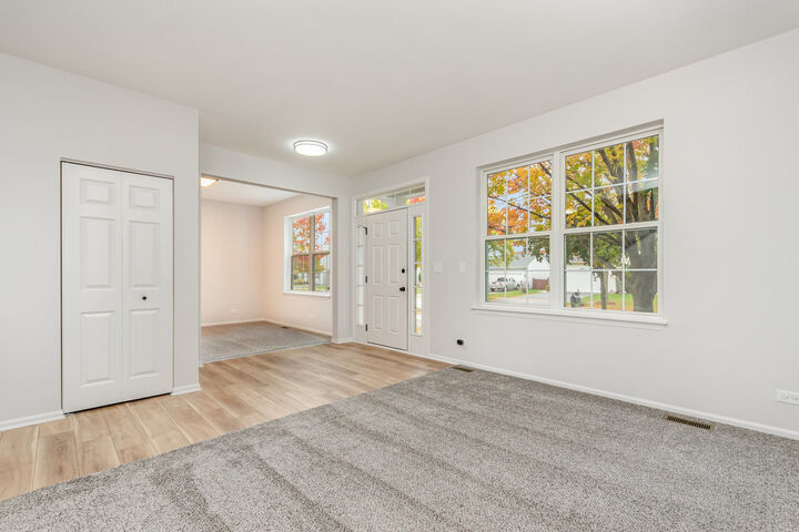 Property Photo: 2746 Hillsboro Boulevard IL 60503