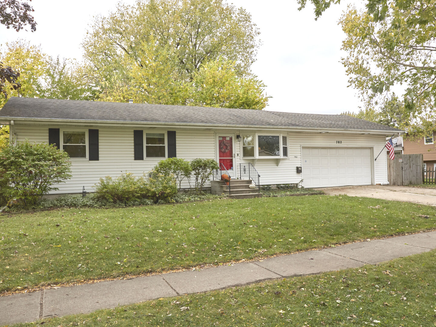 Property Photo:  782 Redwood Drive  IL 60506 