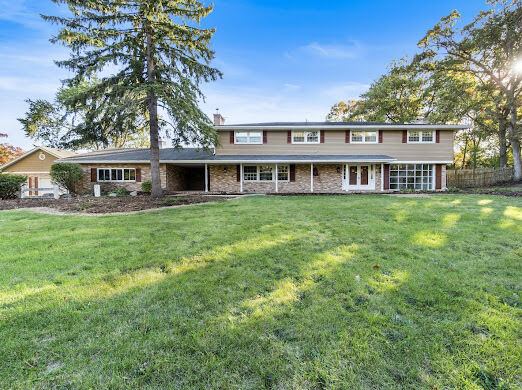Property Photo:  210 Oak Lane  IL 60096
