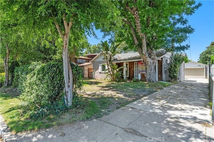 Property Photo:  5919 - 5921 Cantaloupe Avenue  CA 91401