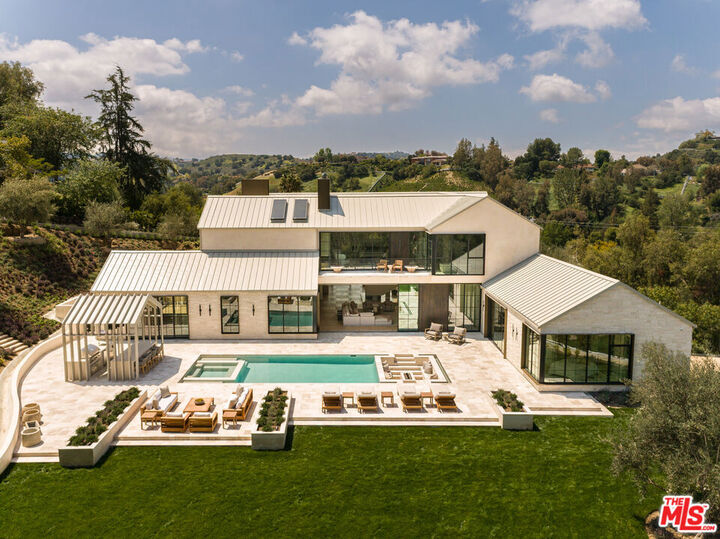 Property Photo:  24172 Lupin Hill Road  CA 91302 