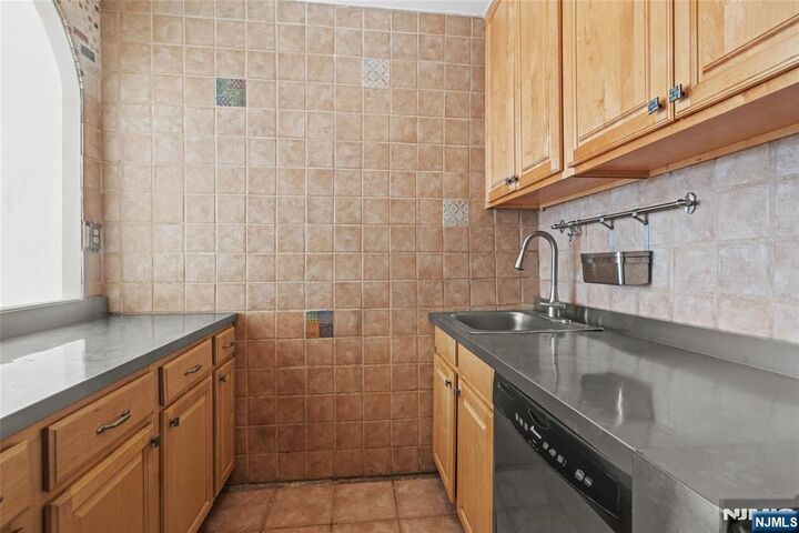 Property Photo:  7004 Kennedy Boulevard 31G  NJ 07093