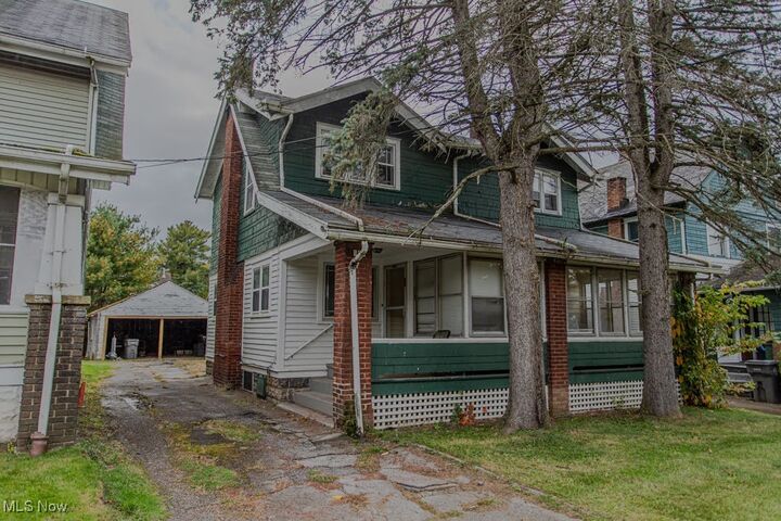 Property Photo:  597 W Warren Avenue  OH 44511