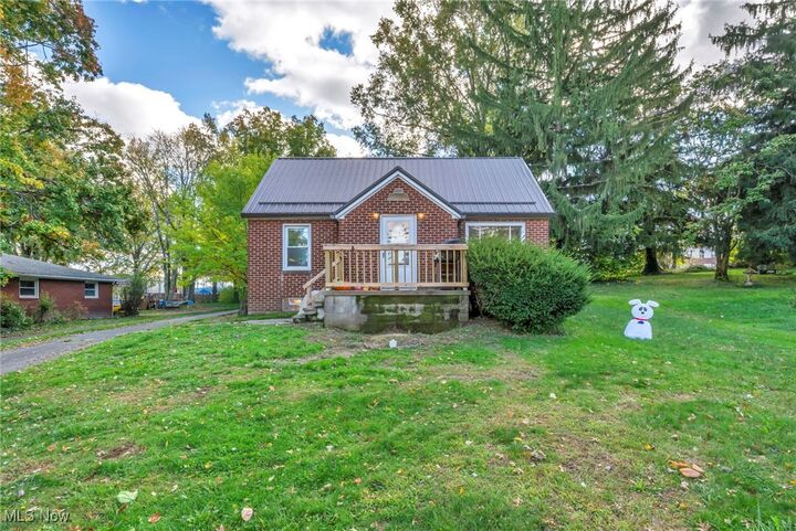 Property Photo:  6984 Warren Sharon Road  OH 44403