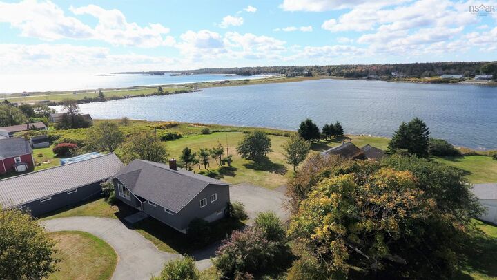 41 Howe Street — photo 1