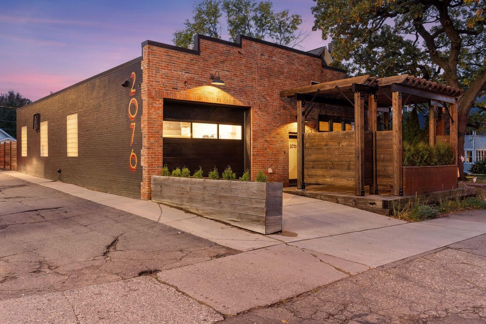 Property Photo:  2076 Grand Avenue  MN 55105 