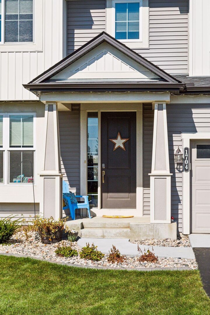 Property Photo: 1704 Pebblestone Road MN 55315