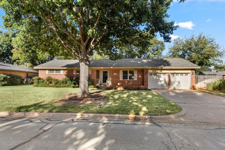 Property Photo: 4906 Greenbriar Road TX 76302