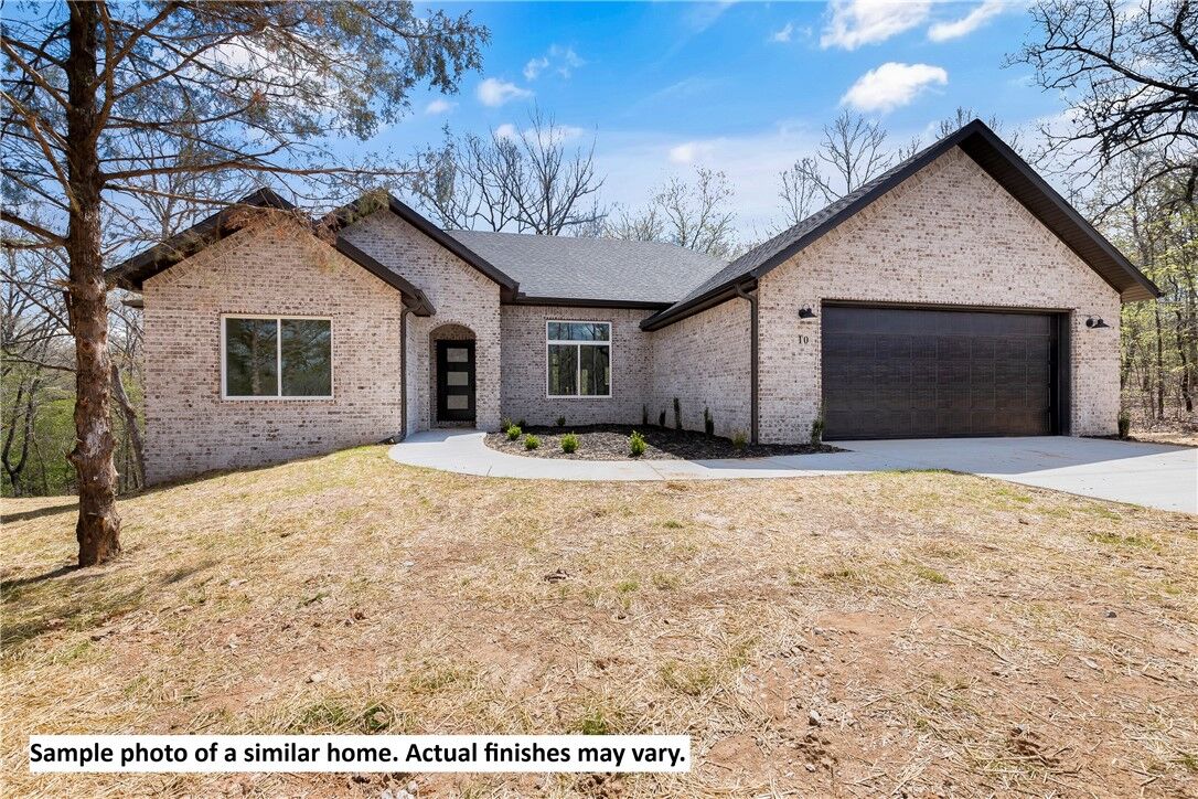 Property Photo: 10 Knebworth Drive AR 72714