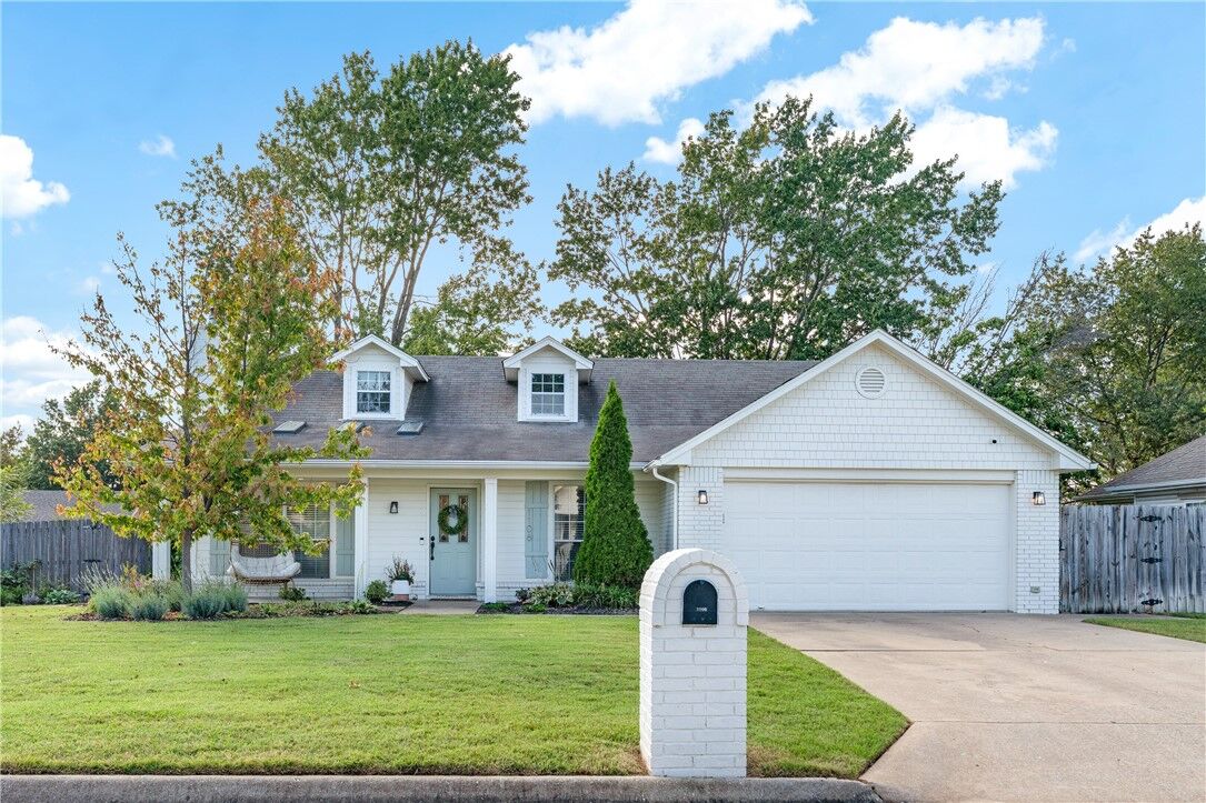 Property Photo: 1106 N Oriole Avenue AR 72756