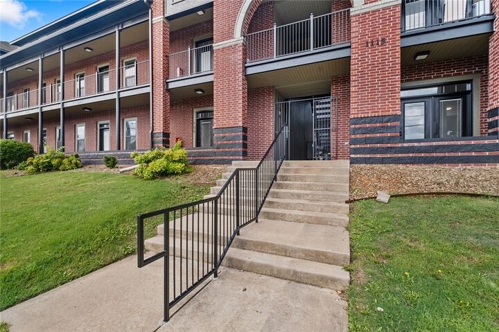 Property Photo: 1115 N Leverett Avenue 302 AR 72703