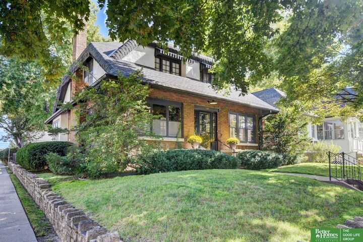 Property Photo:  1701 S 33 Street  NE 68105