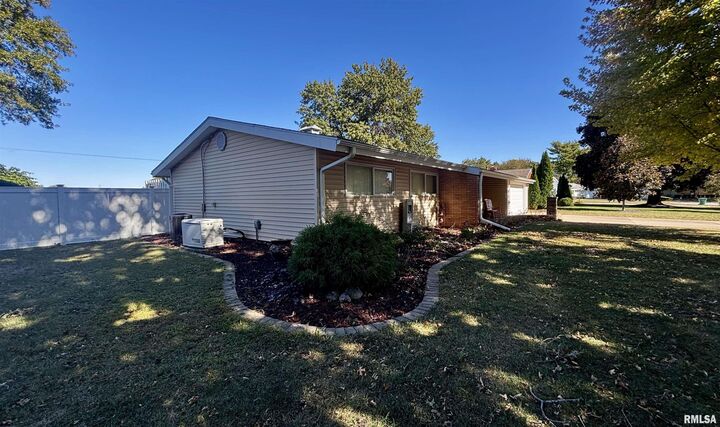 Property Photo: 241 Circle Drive IL 61401