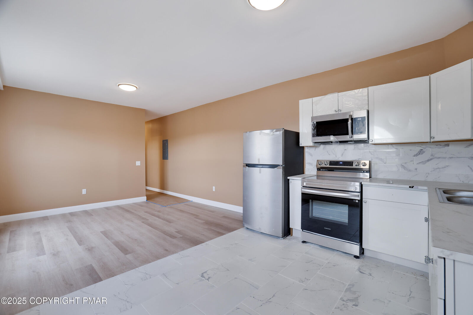Property Photo: 100-106 S Courtland - Apt. #4 Street PA 18301