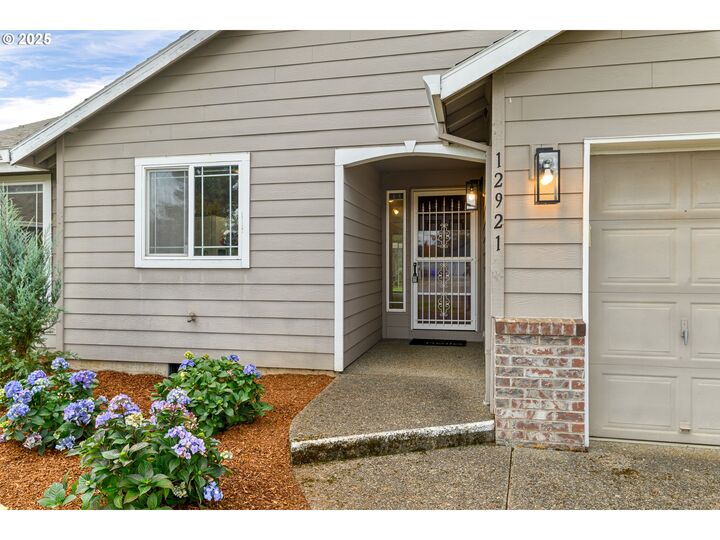 Property Photo:  12921 Marysville Ln  OR 97045 