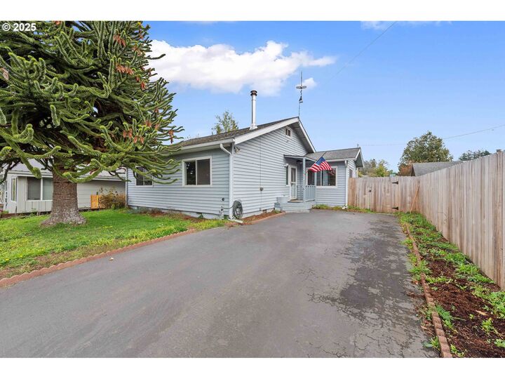 366 6th Ave  Coos Bay OR 97420 photo