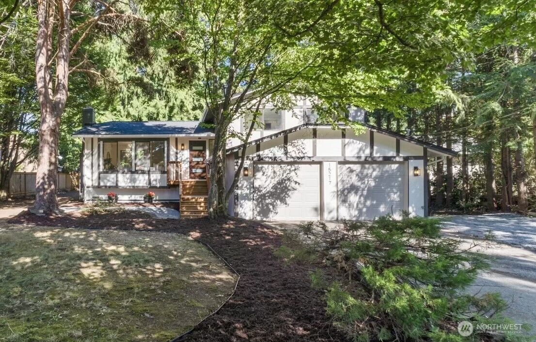 Property Photo:  15217  48th Avenue W  WA 98026 