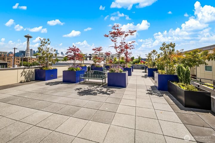 Property Photo:  17 W Mercer Street 300  WA 98119 