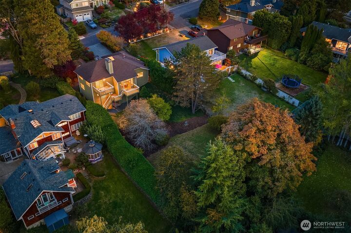 Property Photo:  1929  2nd Street  WA 98033 