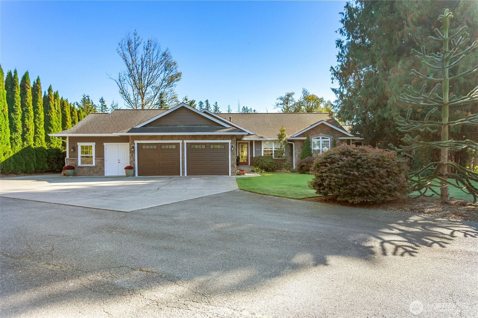 Property Photo:  804 S Park Court  WA 98264