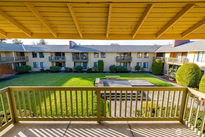 Property Photo:  310 S 11th 204  WA 98274 