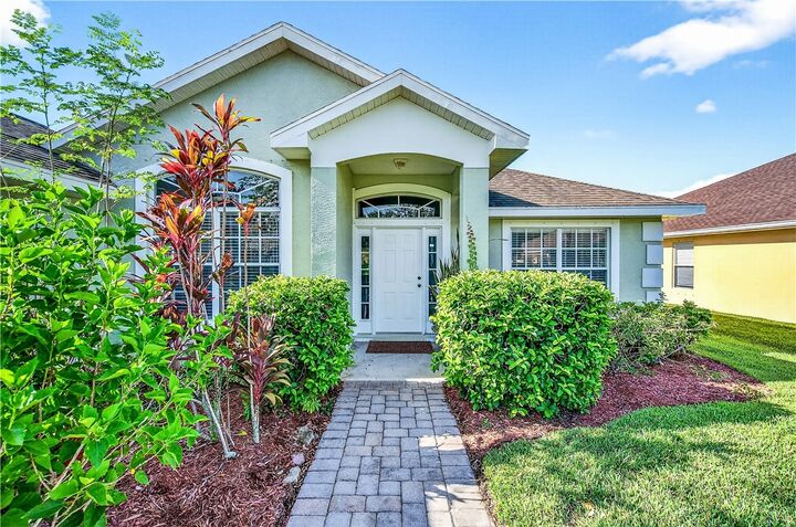 Property Photo:  520 N Valencia Circle SW  FL 32968