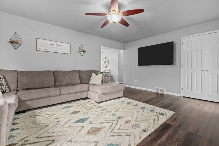 Property Photo:  1207 Hietpas Street  WI 54140-2305 