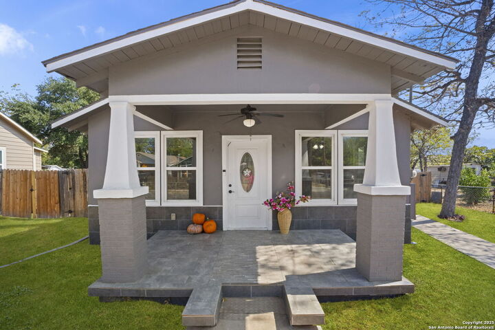 Property Photo: 1530 SW 19th Street TX 78207