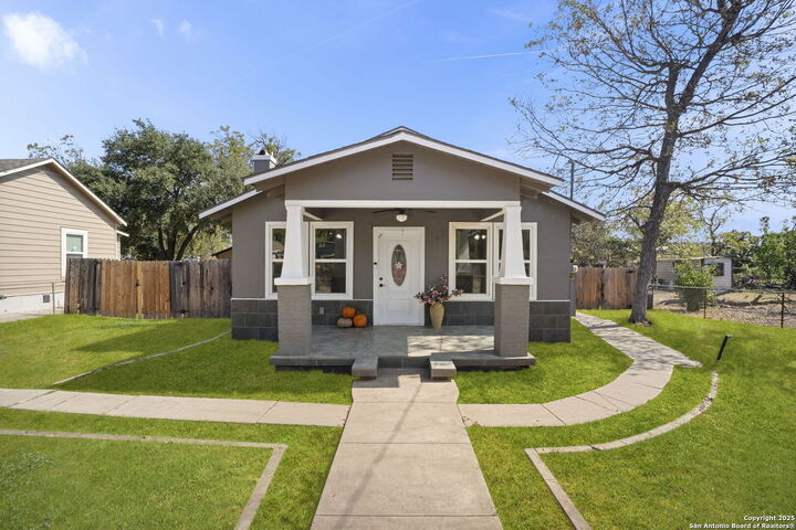 Property Photo:  1530 SW 19th Street  TX 78207 