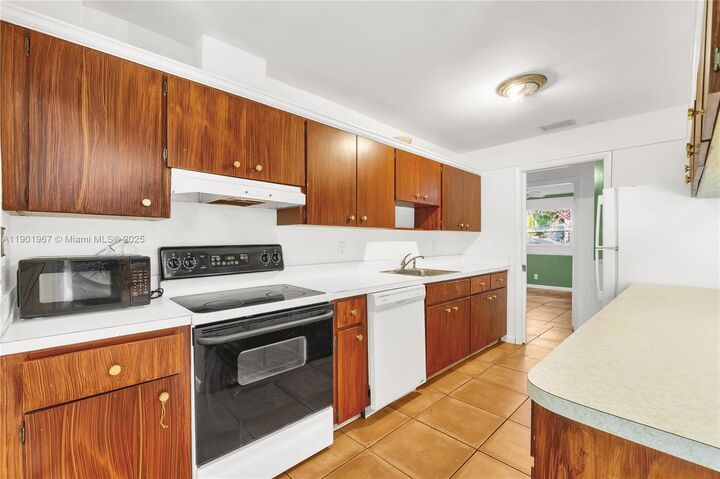 Property Photo: 3382 SE Hawthorne St FL 34997
