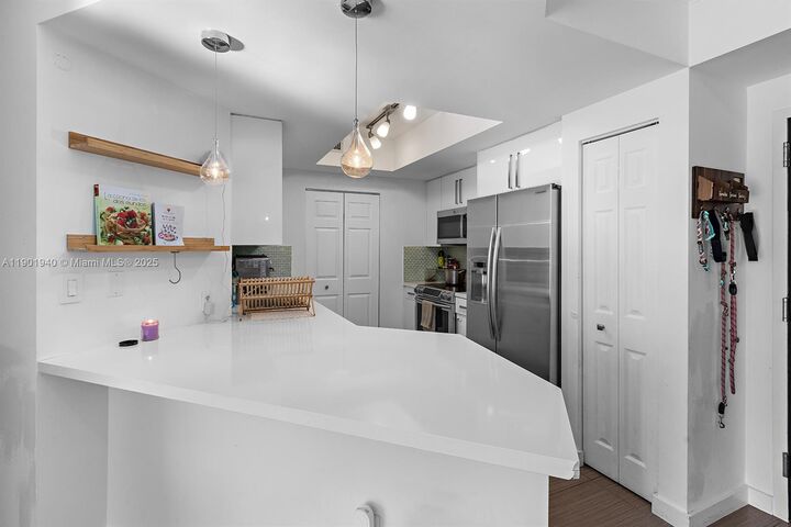 Property Photo:  2000 N Bayshore Dr 519  FL 33137