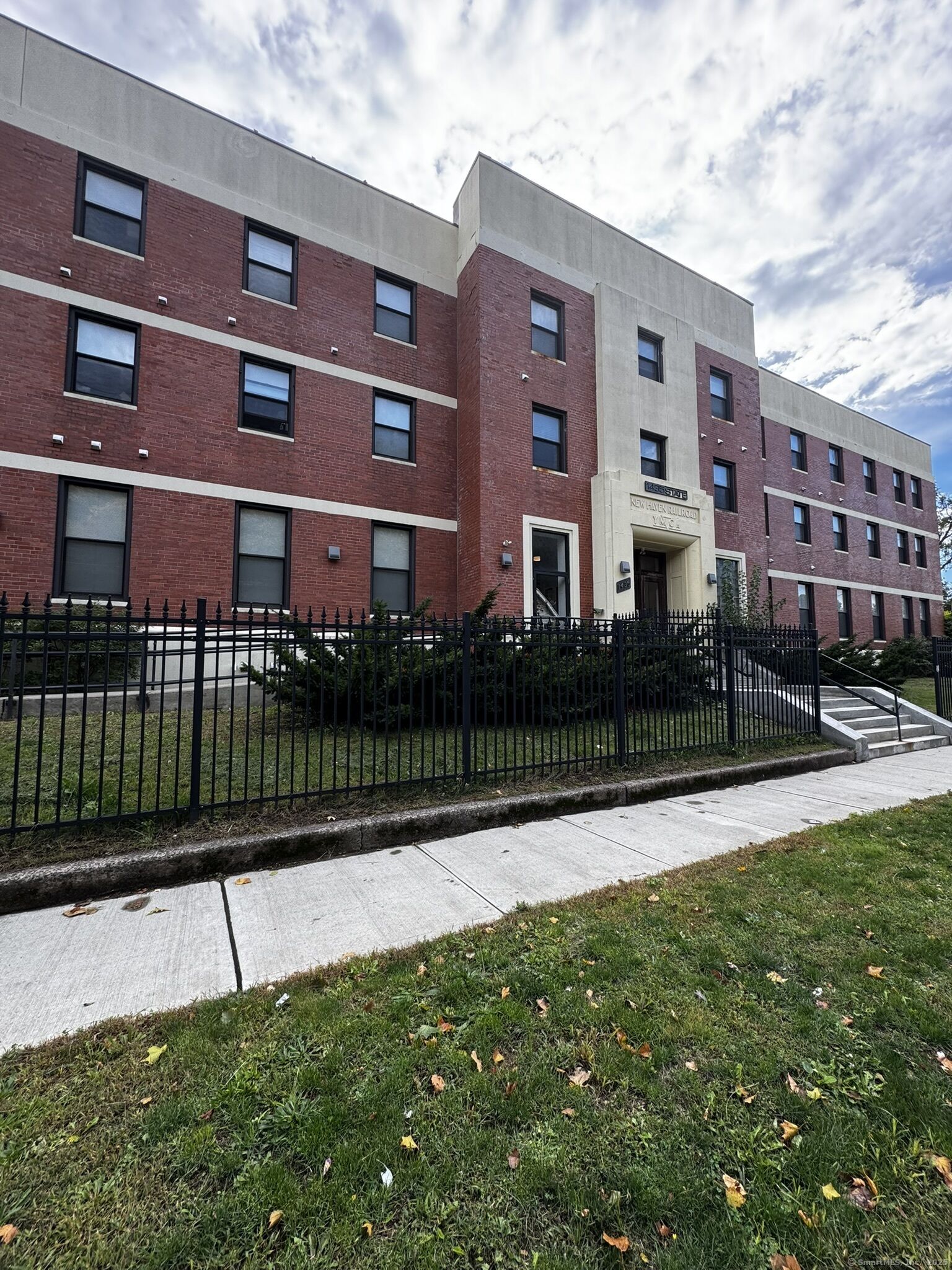 Property Photo:  1435 State Street  CT 06511 