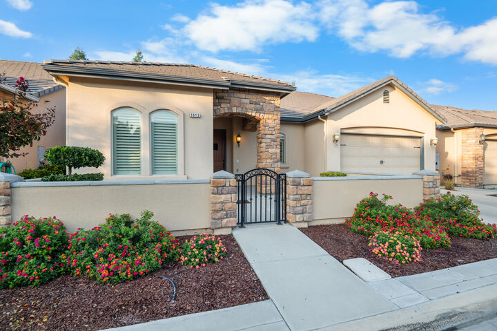 Property Photo: 5512 W Orchard Avenue CA 93277