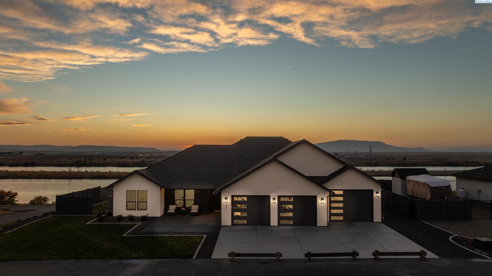 Property Photo:  57 Columbia Bluff Ln  WA 99301 