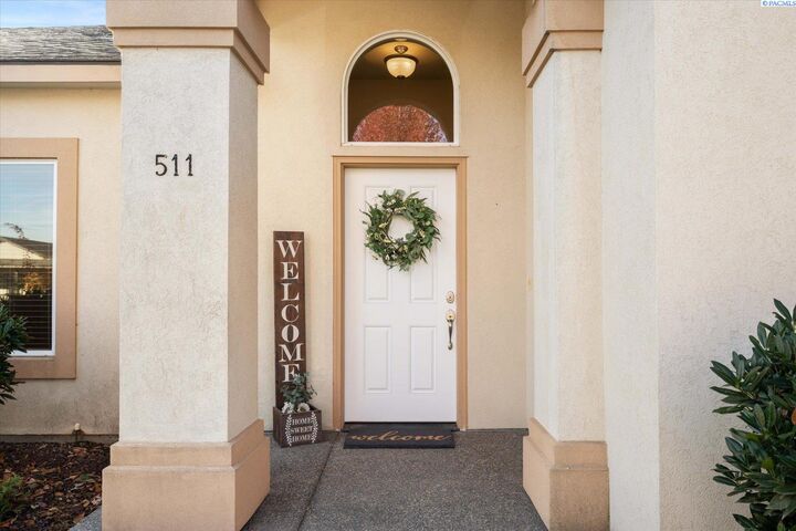 Property Photo:  511 Cherokee St  WA 99352