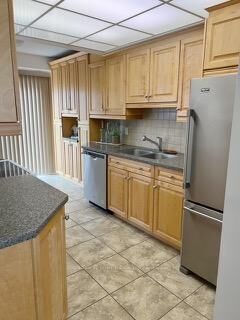 Photo de la propriété:  14 Greenfield Crescent  ON L1N 7G3