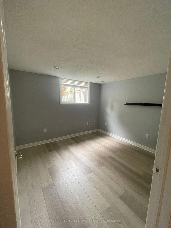 Property Photo:  917 Lawson Road  ON N6G 4X4