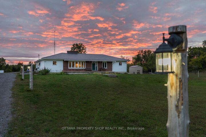 2428 Greys Creek Road  Greely - Metcalfe - Osgoode - Vernon and Area ON K4P 1N7 photo