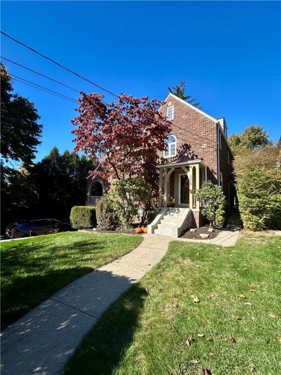 Property Photo:  270 Shadowlawn Ave  PA 15216