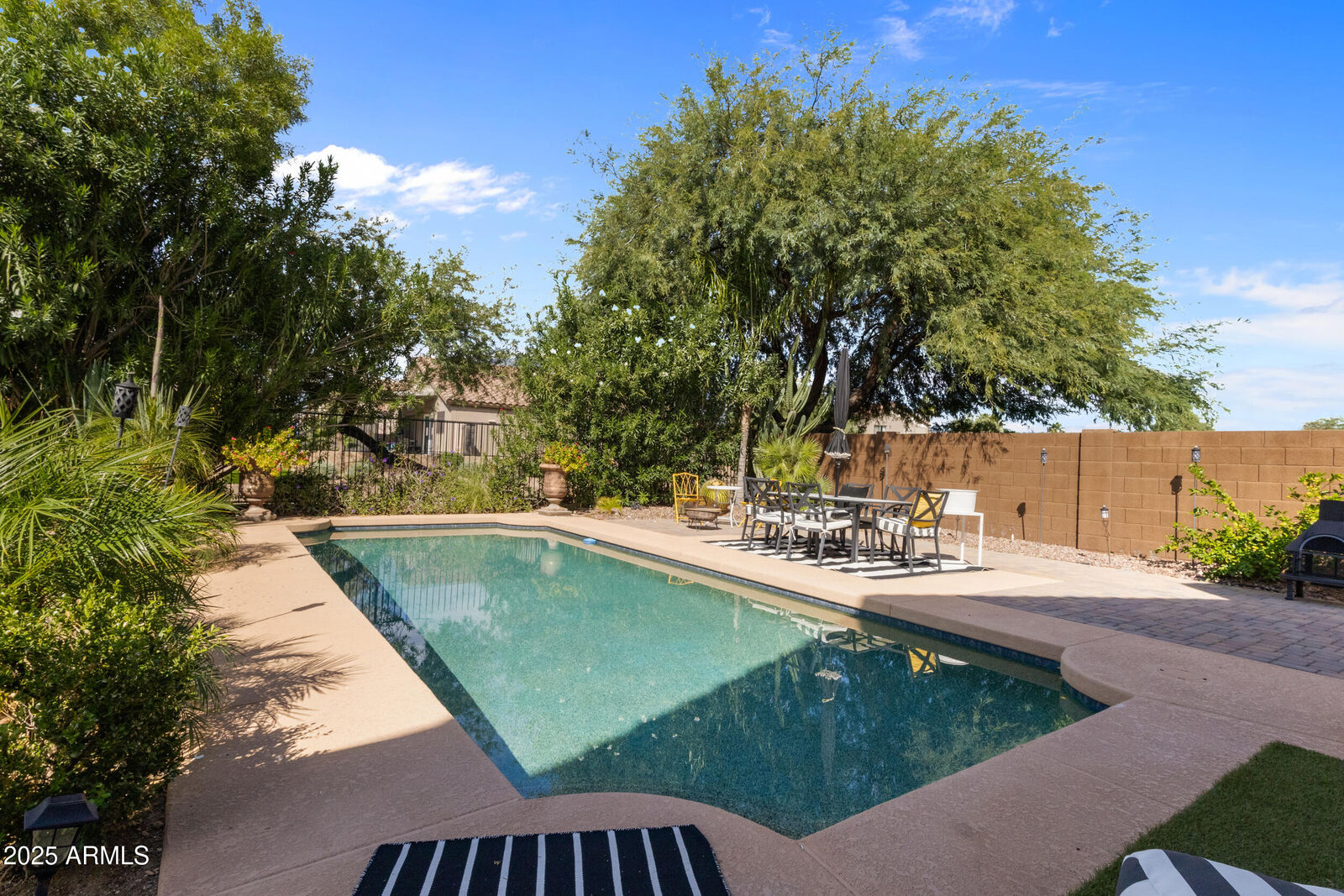 Property Photo:  764 E Irma Lane  AZ 85024 