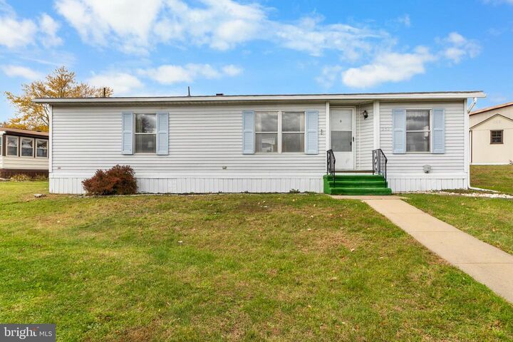 Property Photo: 252 Fawn Valley Court PA 19454