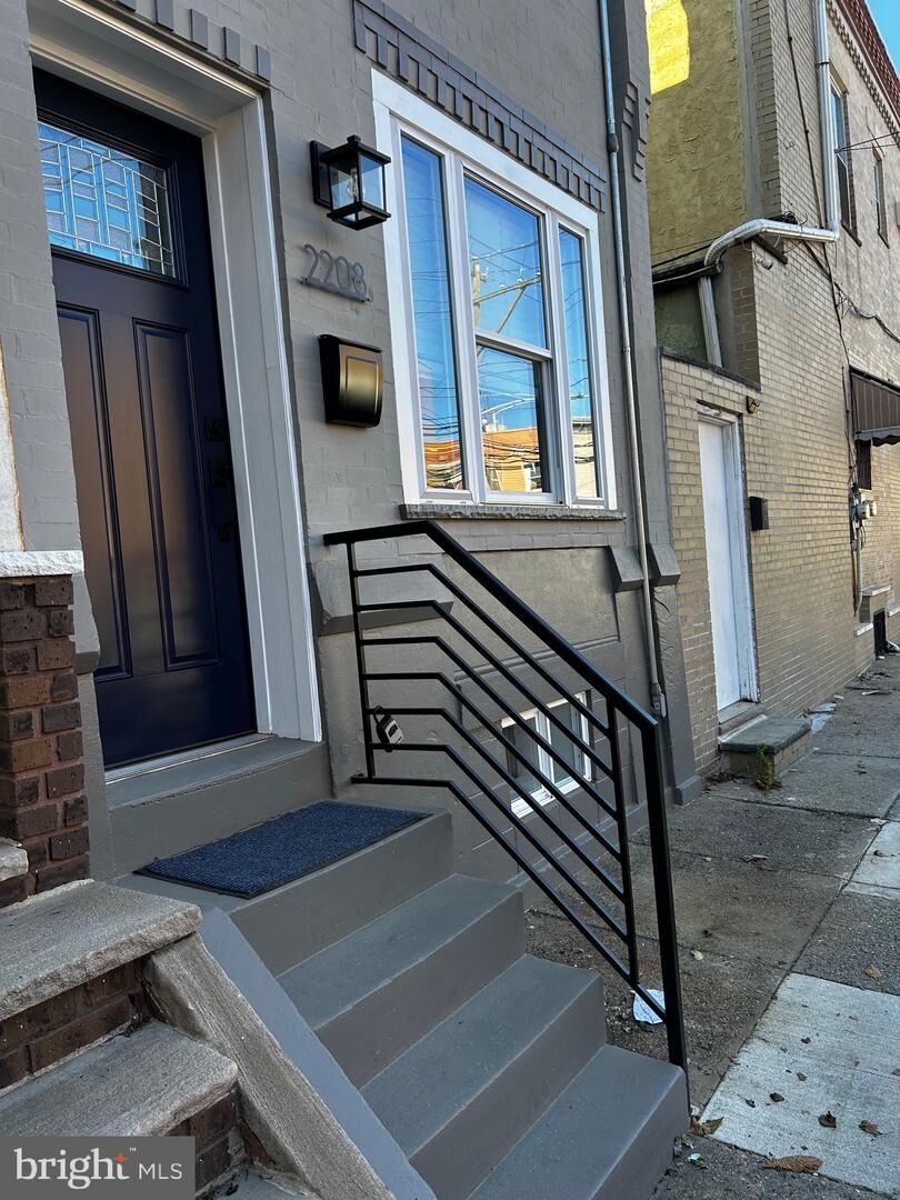 Property Photo:  2208 S 10th Street S  PA 19148